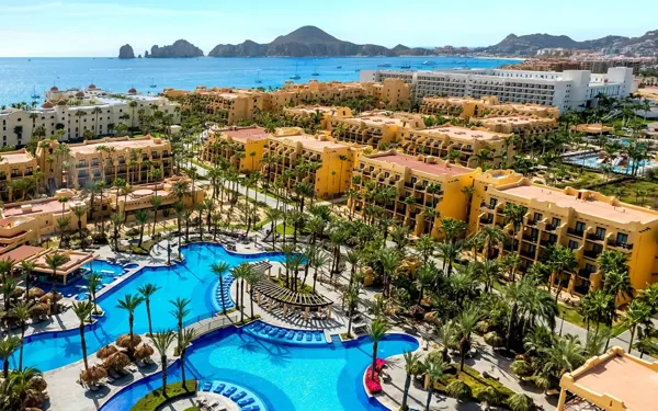 Hotel Riu Santa Fe — destination for your private SJD transfer